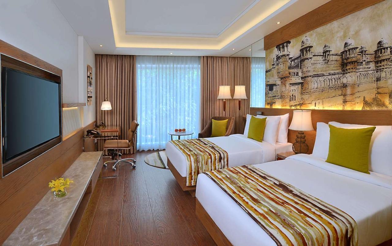 Radisson Gwalior Hotell Exteriör bild