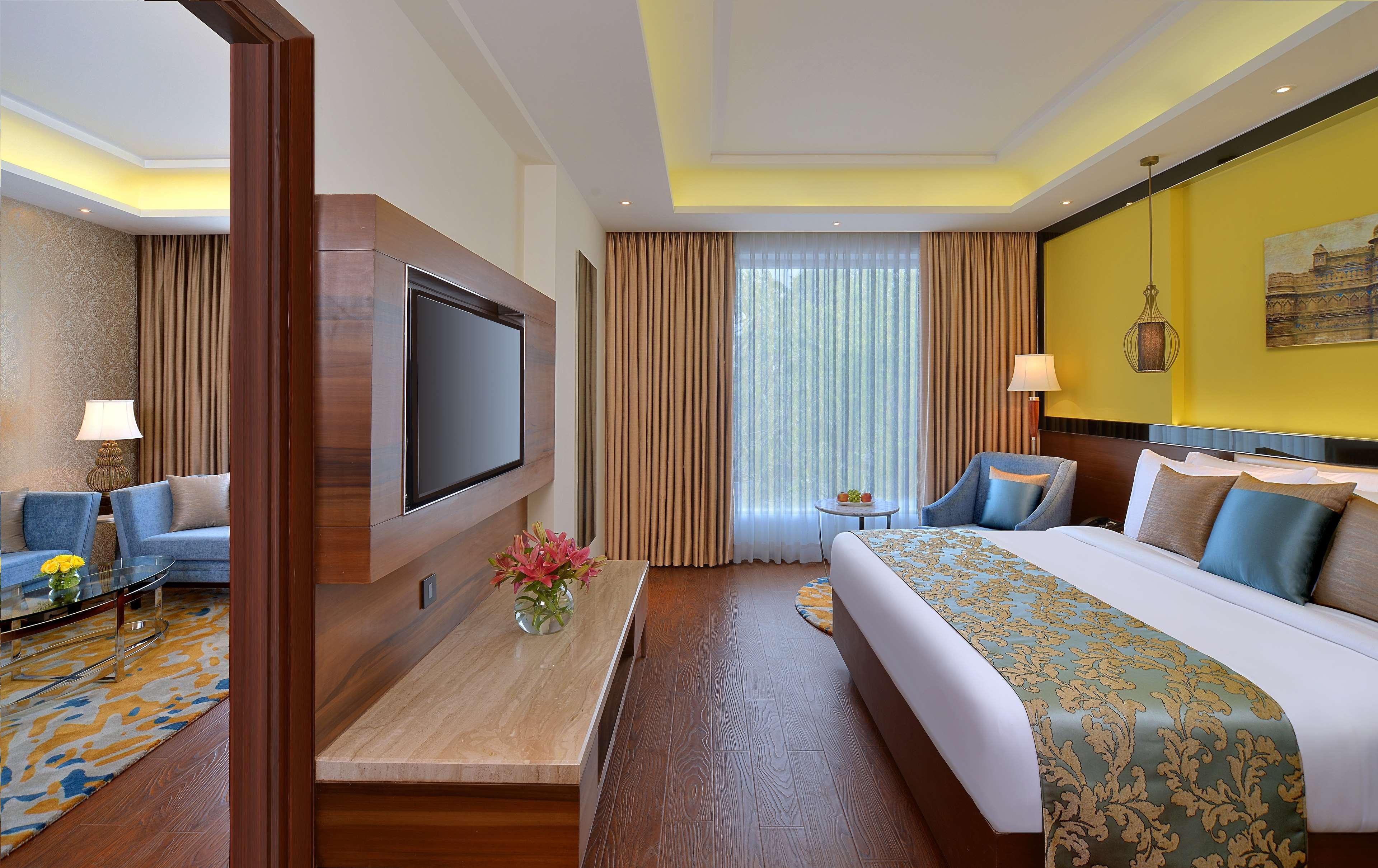 Radisson Gwalior Hotell Exteriör bild