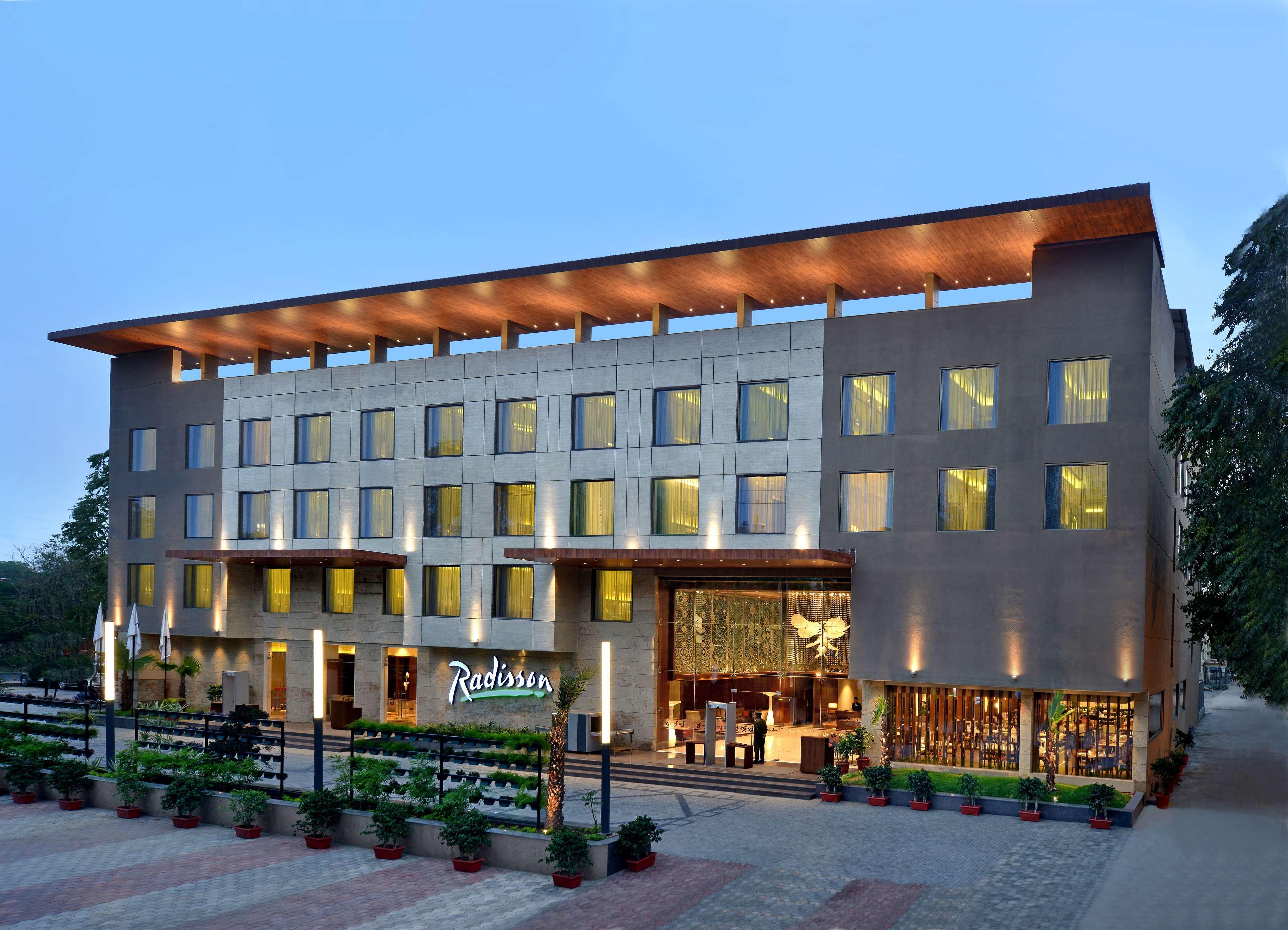 Radisson Gwalior Hotell Exteriör bild