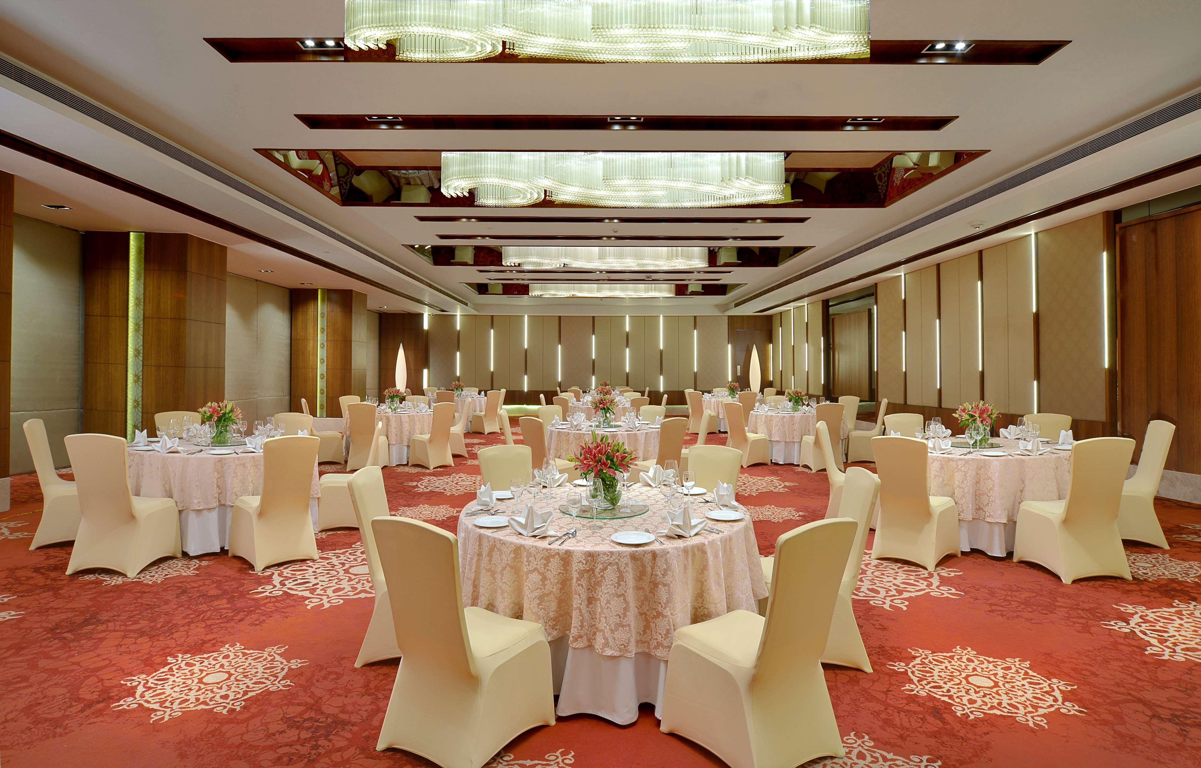 Radisson Gwalior Hotell Exteriör bild