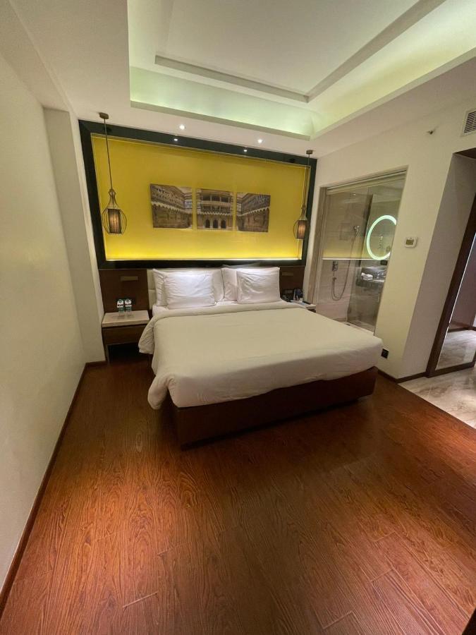 Radisson Gwalior Hotell Exteriör bild