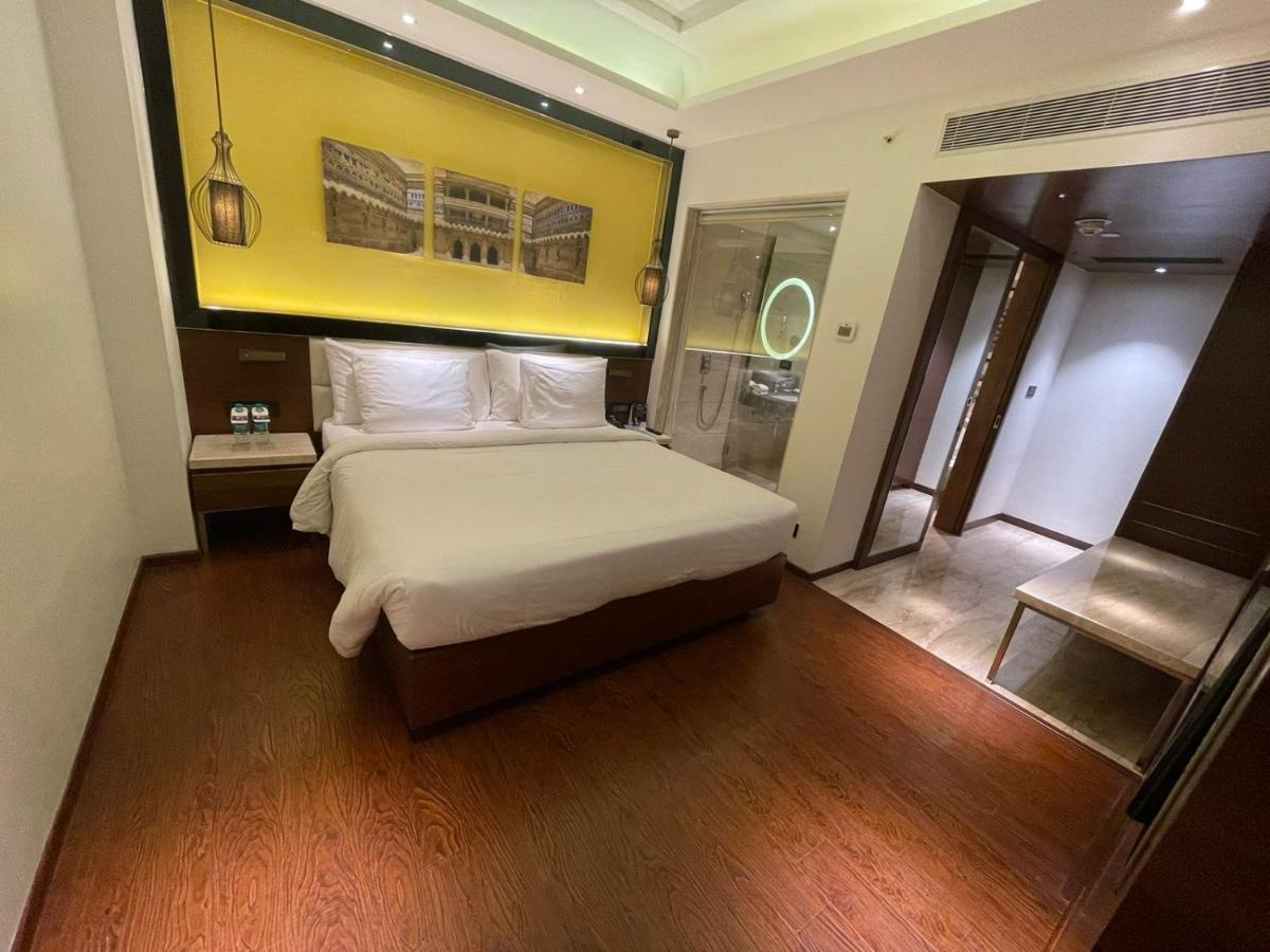 Radisson Gwalior Hotell Exteriör bild