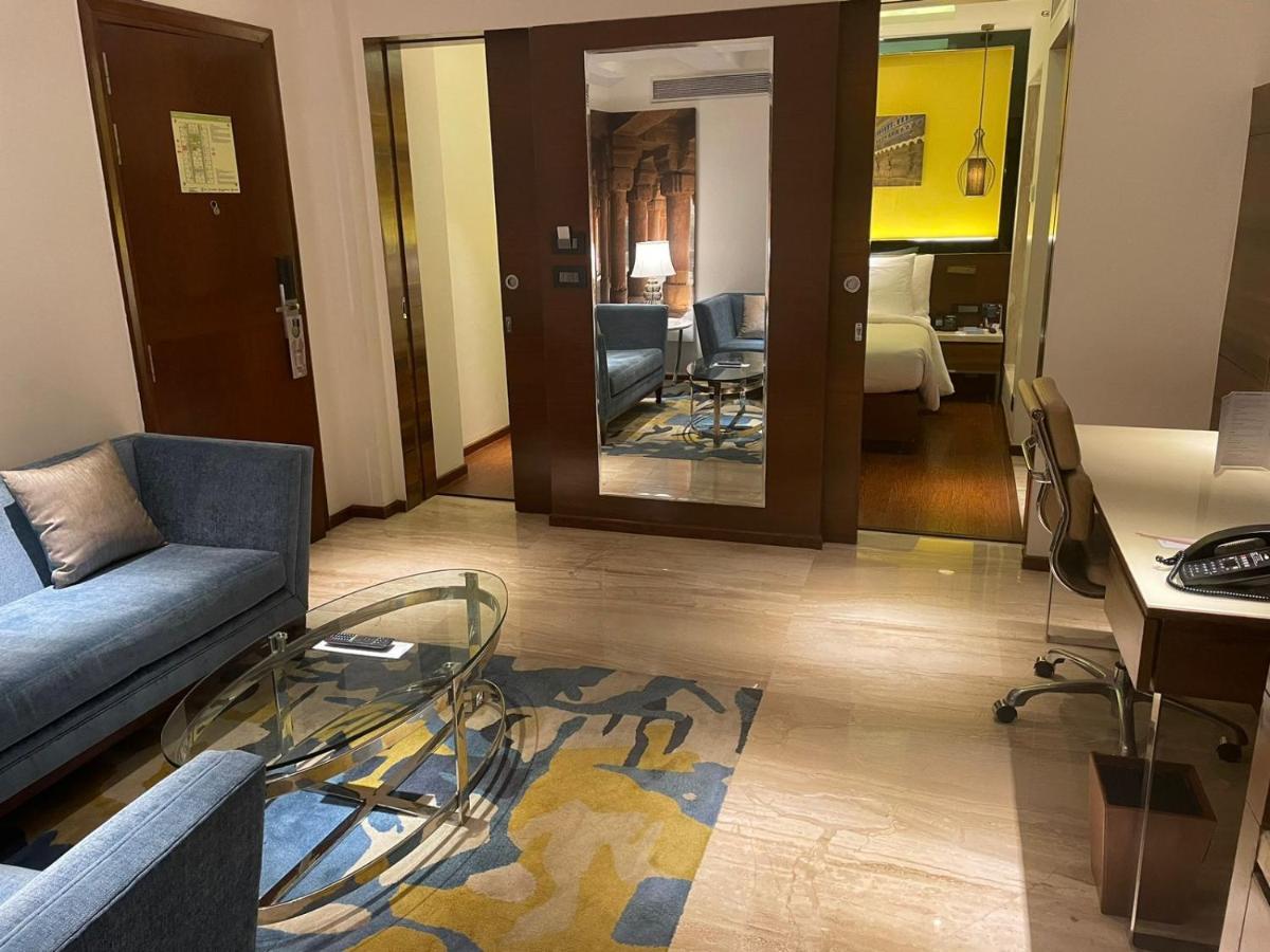 Radisson Gwalior Hotell Exteriör bild