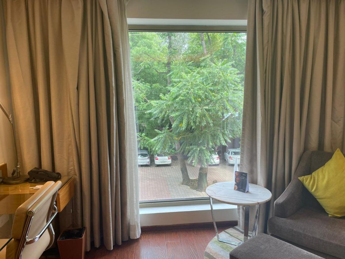Radisson Gwalior Hotell Exteriör bild