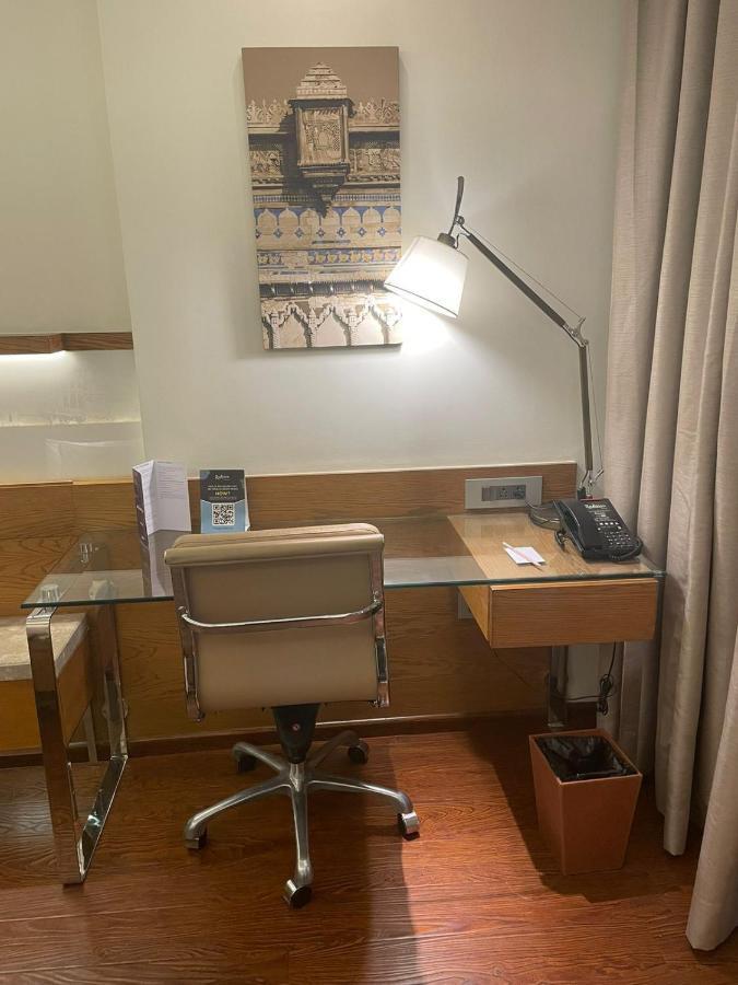 Radisson Gwalior Hotell Exteriör bild